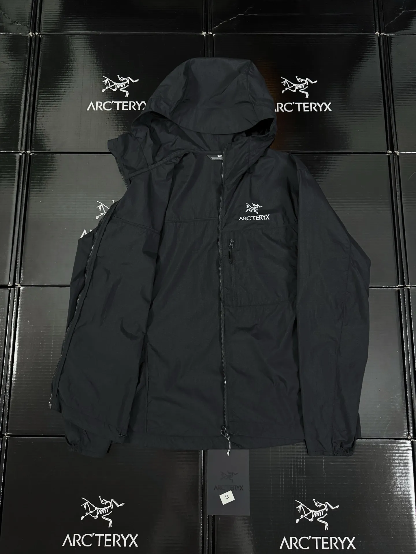 🦋 185 ARCTERYX SQUAMISH Same Style HOODY Breathable 26 Series Breathable ！ Same Style ！ New Arrival， ！Premium Quality ！ ， ， ， 99% Breathable 、 ， ！ 、 。 Windwall 、 、 、 、 … 、 、 、 … 、 ， 、 … 、 ！ 、 … ！ ： Black Navy Blue Size S 66 112 46.4 60 90-110 M 68 116 47.6 61.5 110-130 L 70 120 48.8 63 130-145 XL 72 124 50 64.5 145-160 XXL 74 128 52.4 67.5 170-190 XXXL 78 132 55 70 190